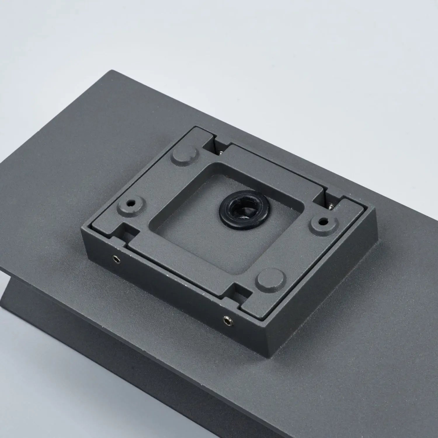 مصباح حائط ليد عصري 14.4 واط (H1521) مقاوم للماء IP54، إضاءة دافئة وهيكل ألمنيوم أسود للمداخل والممرات