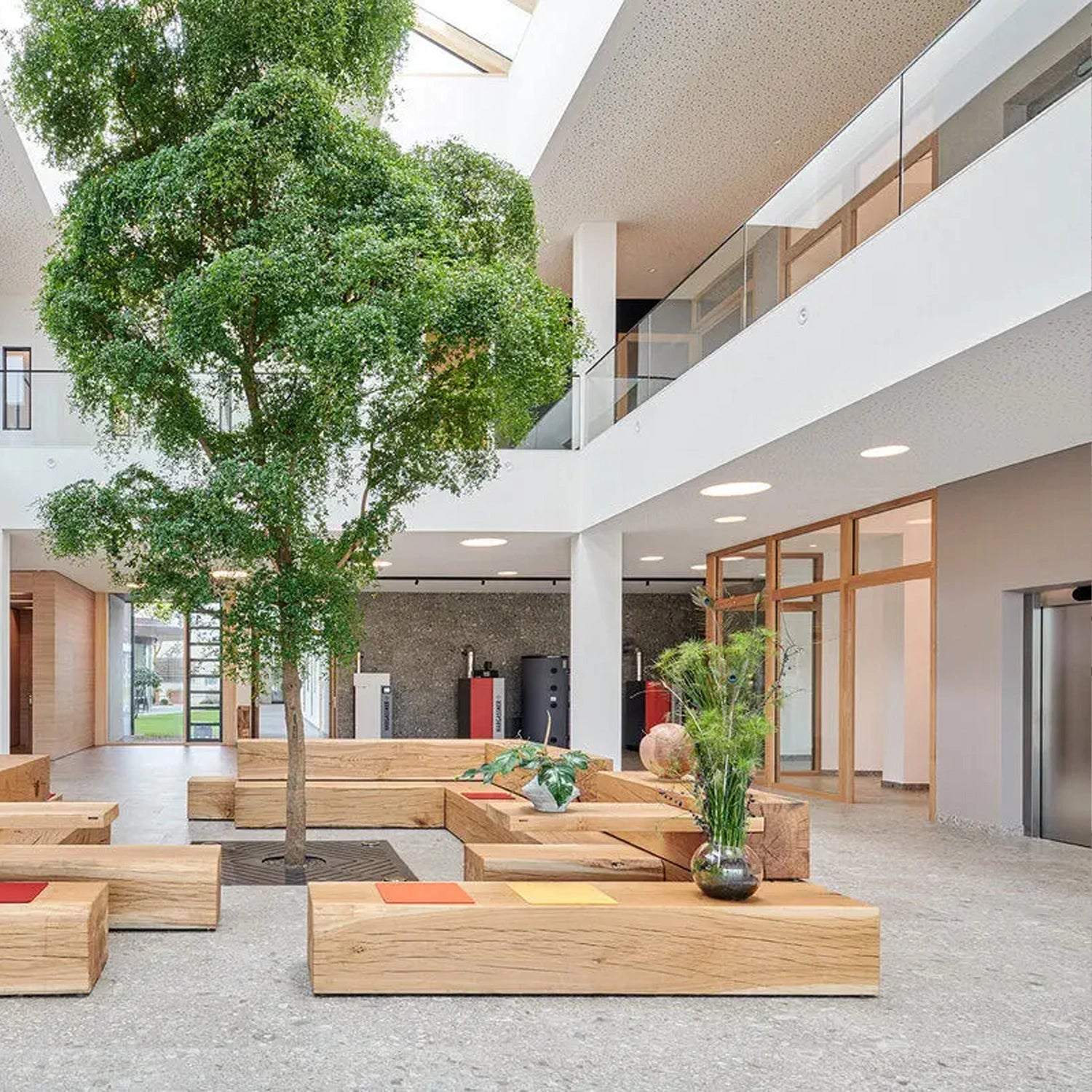 Minimalist round ceiling light

