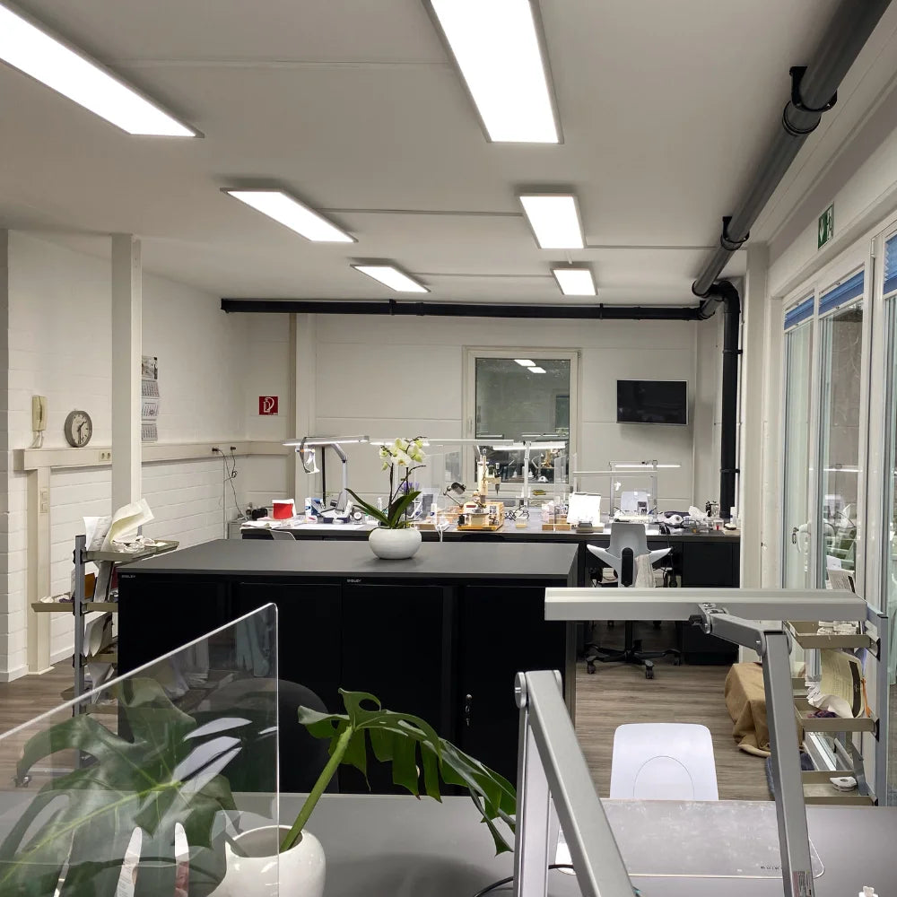 إنارة بانل داخلية بجهتين 120X30 - إضاءة عصرية قابلة للتعديل والتعتيم (BR6740)