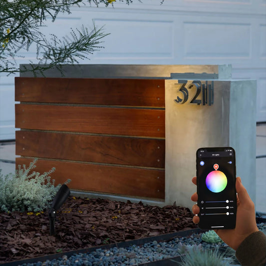 The UTL-MR11M smart LED light offers full control via mobile app with dimming and 3CCT color adjustment (2700K–6500K).