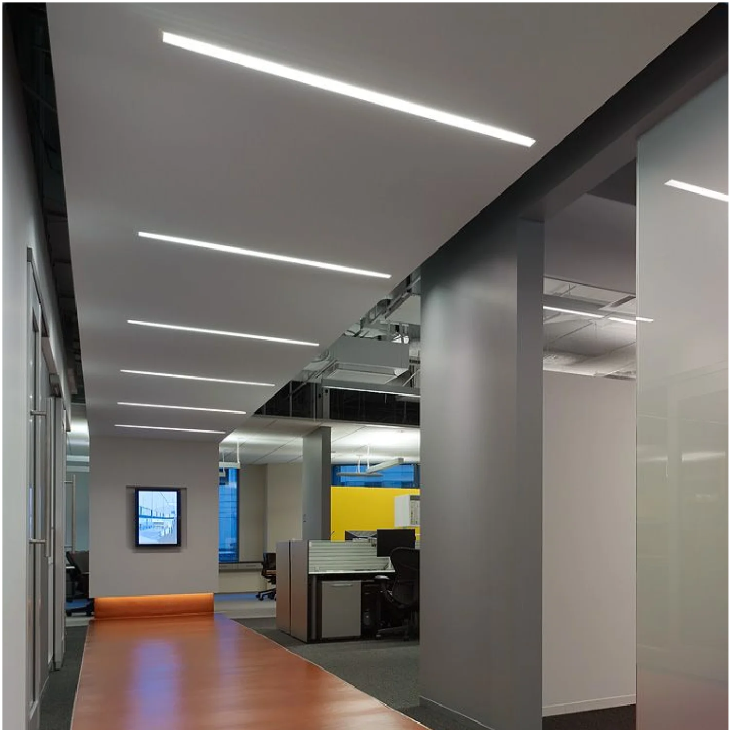 كشاف خطي ليد مدمج ومعلق (BR5124) من الترالايت – إضاءة داخلية موفرة للطاقة من OSRAM