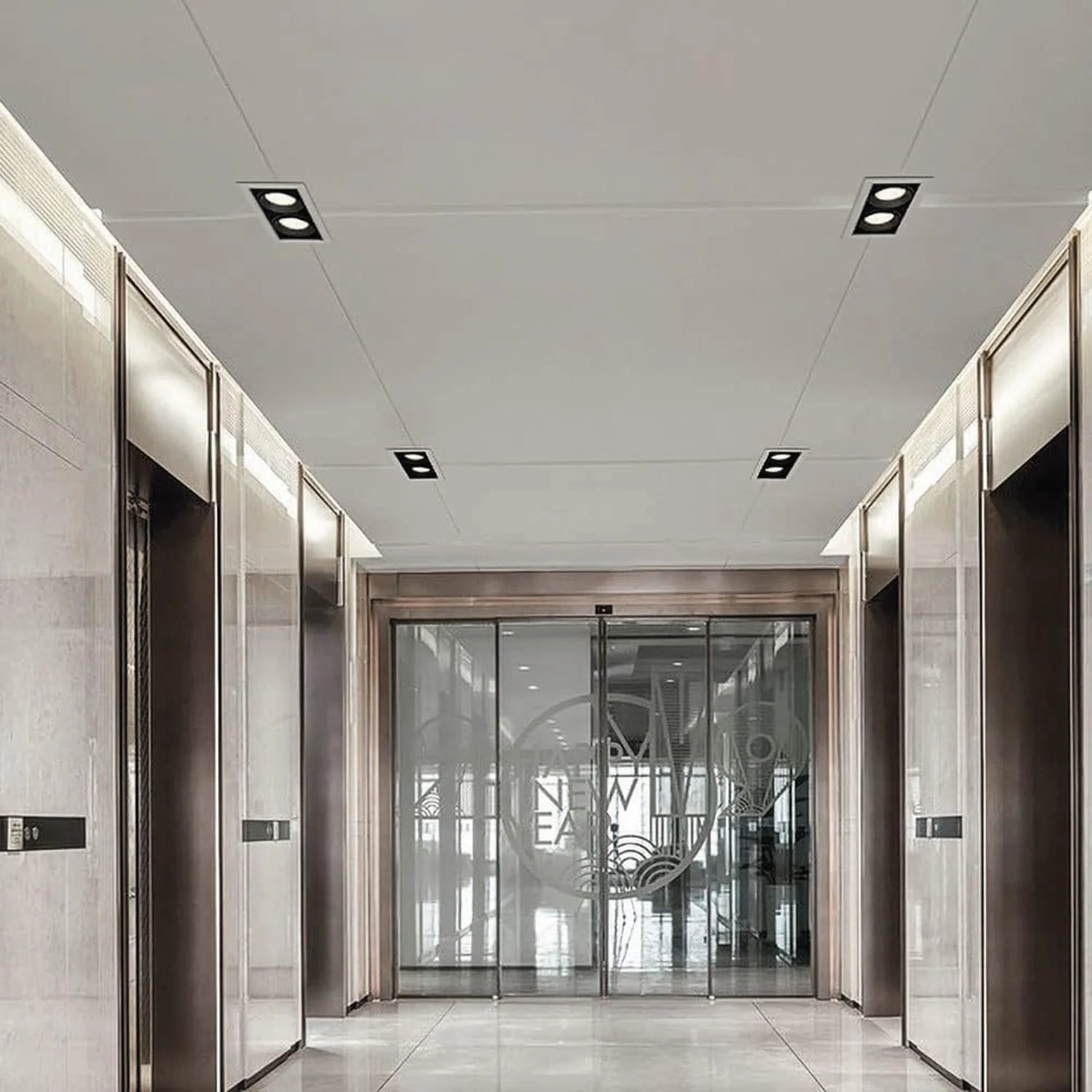 إطار سبوت لايت قابل للتوجيه من الترالايت – تصميم متحرك أنيق للإضاءة المركزة (BR6720)