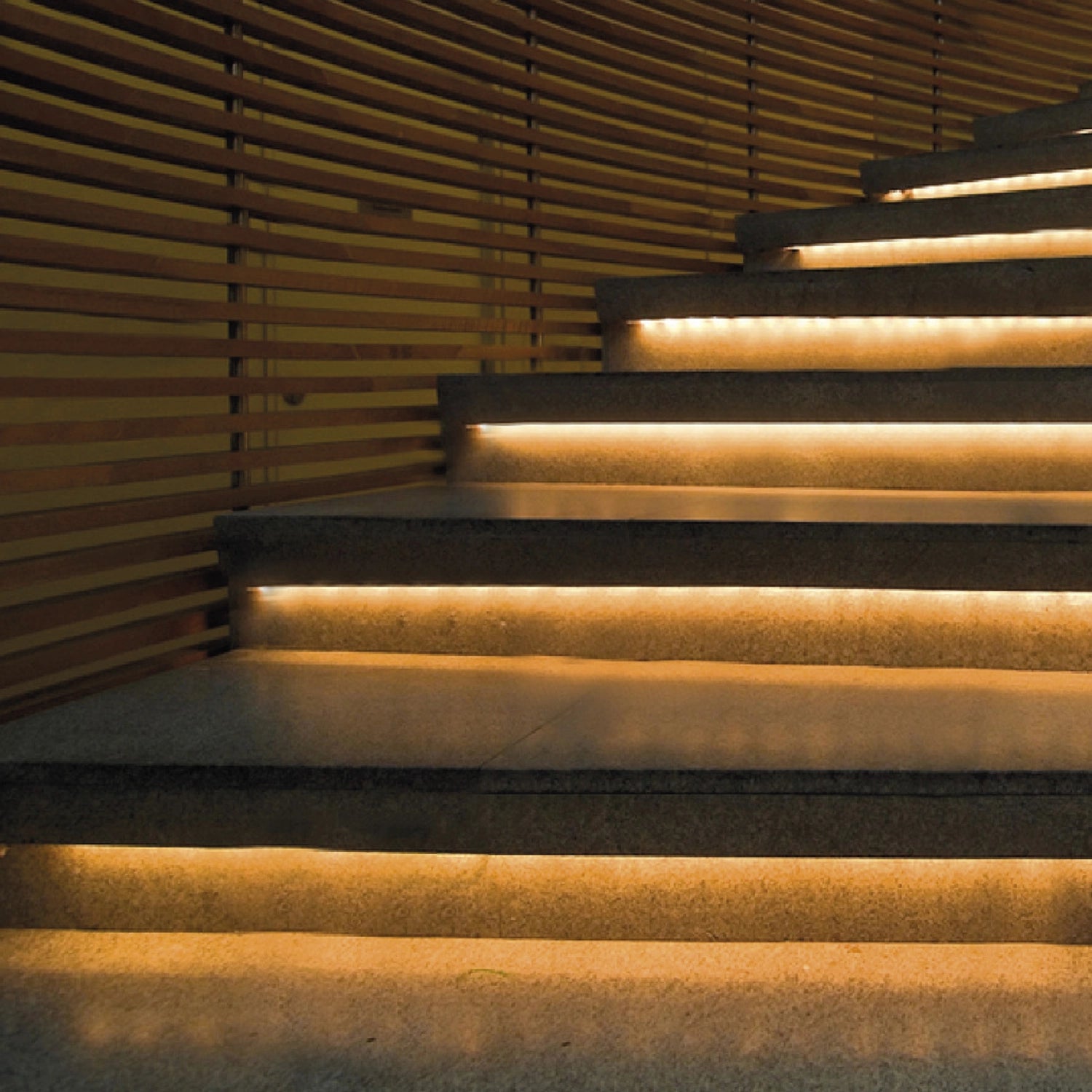 شريط إضاءة ليد مقاوم للماء  – إضاءة مرنة بسطوع عالي ومعيار حماية IP67
 (SMD2835-120P)