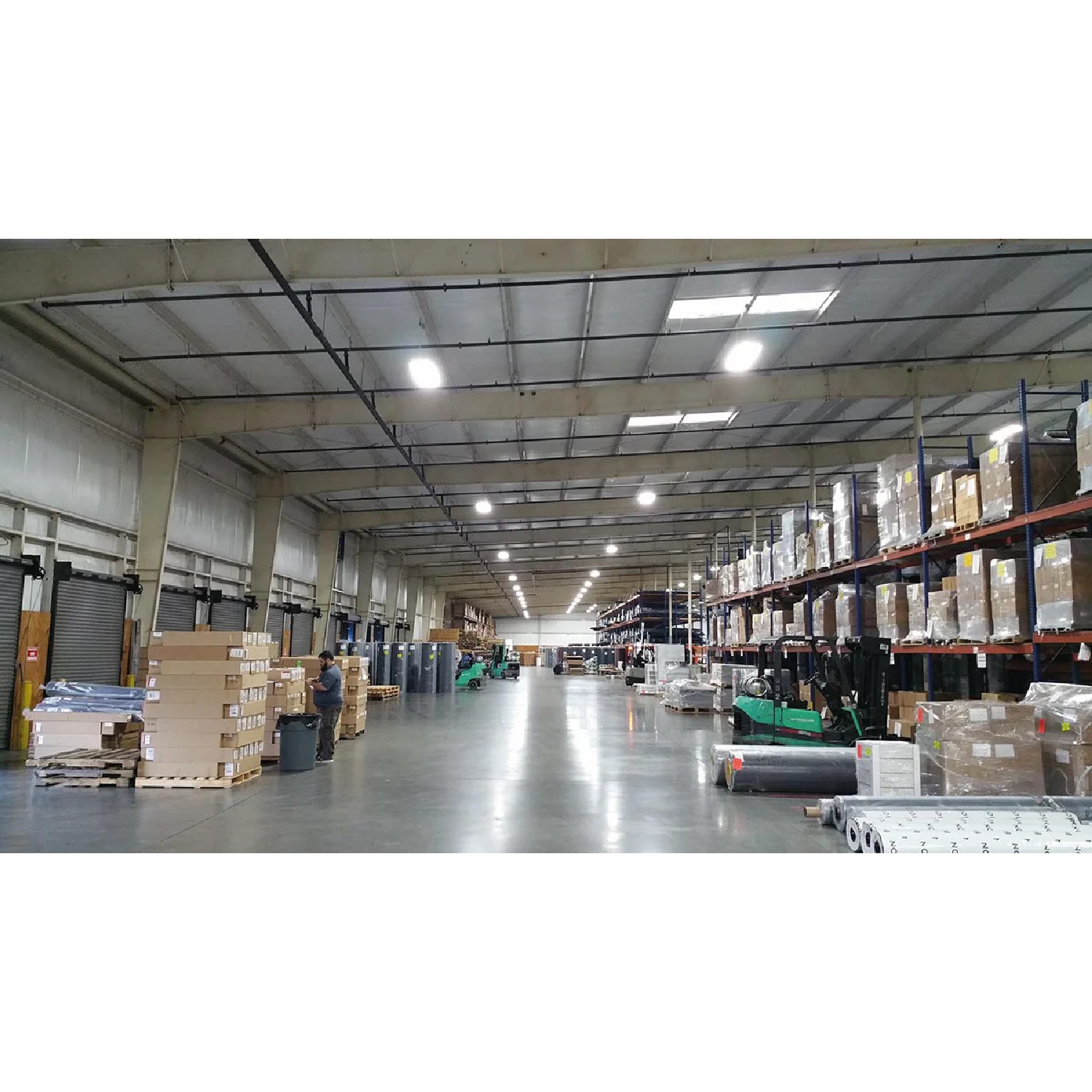 إنارة معلقة من الترالايت 200 واط - قابل للتخفيت - مقاوم للماء (BR6055)