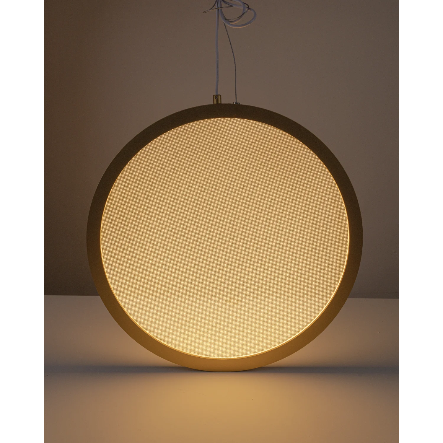 إضاءة معلقة ليد (BR4887) – إنارة ديكورية بتصميم أنيق، وضوح ألوان عالٍ CRI >90، مع ناشر ضوئي شفاف – متوفرة باللون الأسود والذهبي