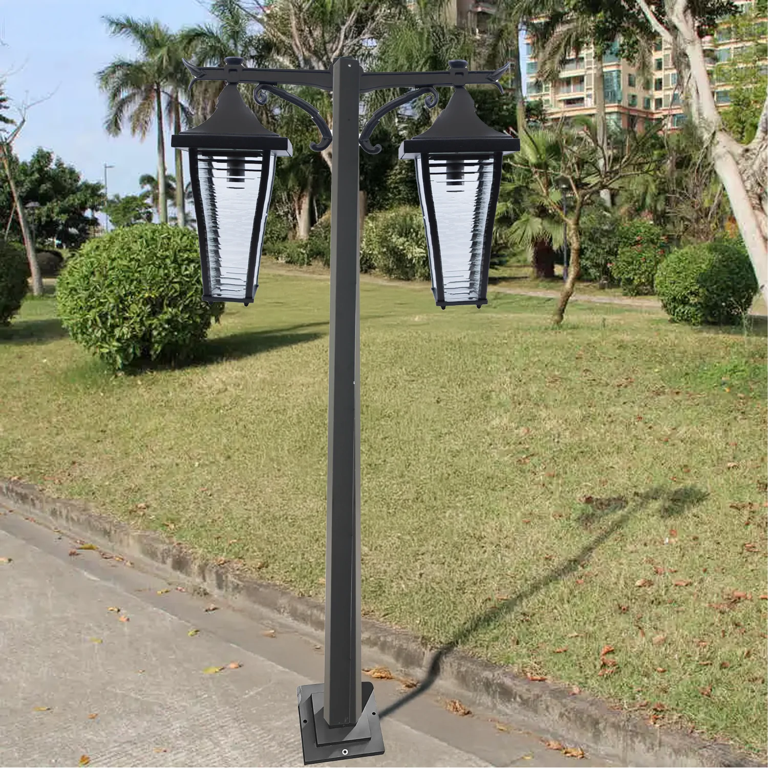 كشاف عمود إنارة خارجي بتصميم فانوس كلاسيكي مزدوج (0304-PL059-2) - قاعدة مزدوجة E27 – مقاوم للعوامل الجوية IP44