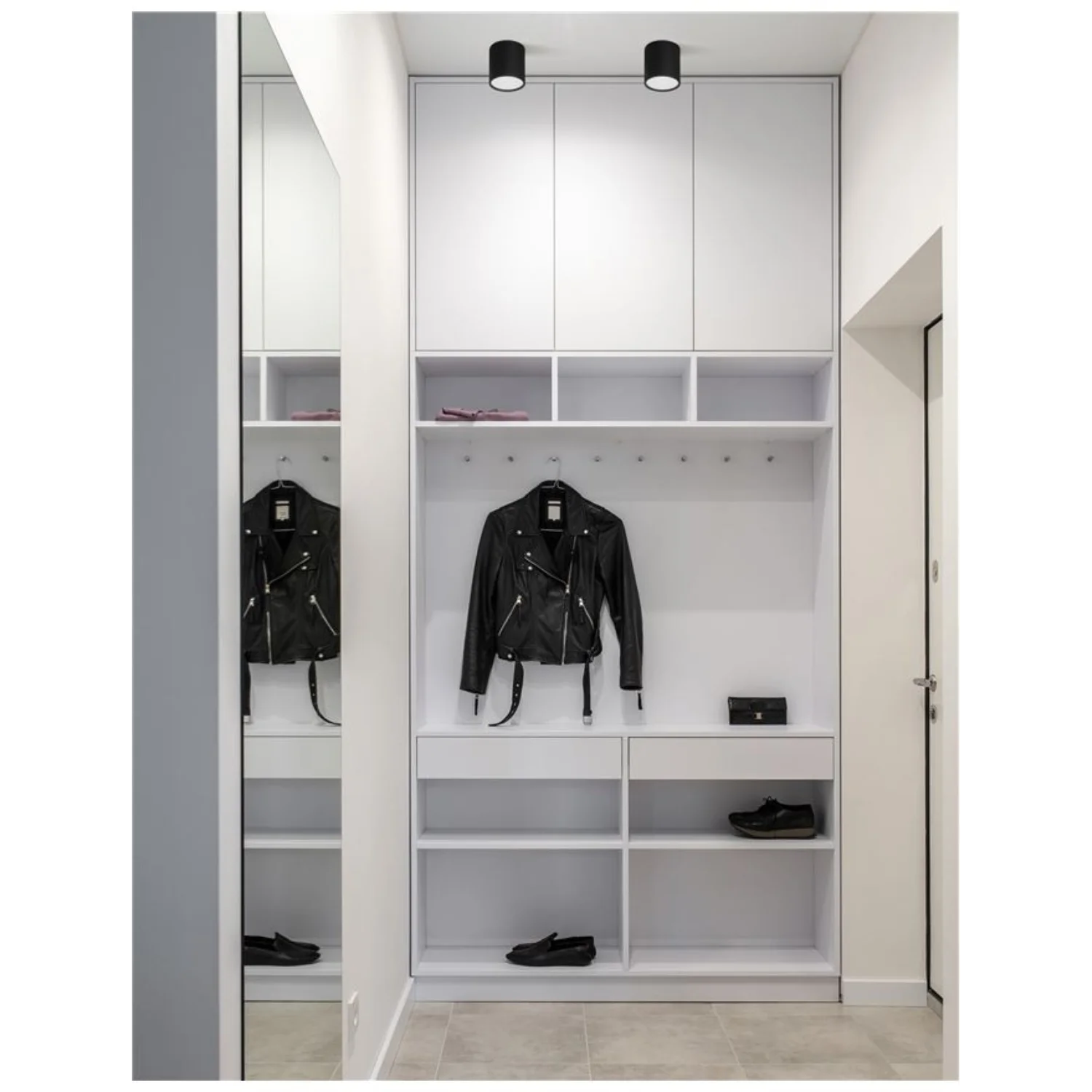 كشاف سقفي كلاسيكي (BZ201) – إضاءة داخلية سطحية بقاعدة لمبة AR111 – لون أبيض أو أسود