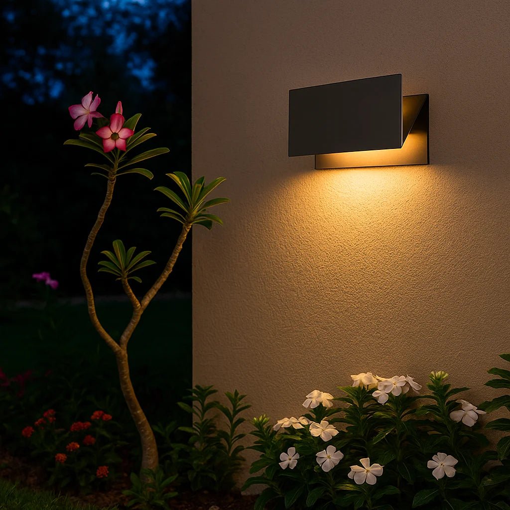 مصباح حائط ليد عصري 14.4 واط (H1521) مقاوم للماء IP54، إضاءة دافئة وهيكل ألمنيوم أسود للمداخل والممرات