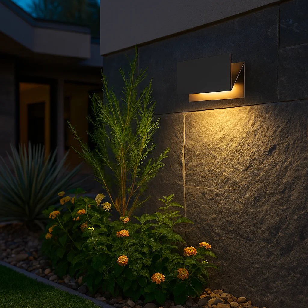 Modern LED Wall Light 14.4W (H1521) – 3000K Warm White, IP54, Black Aluminum Fixture for Entrances & Corridors