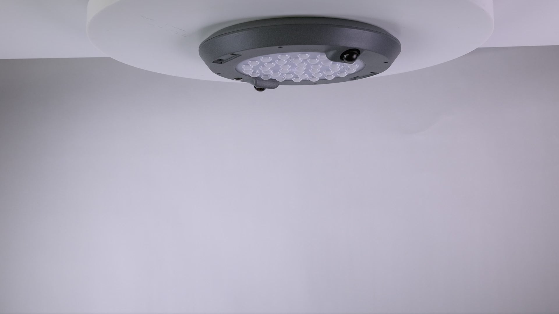 تحميل الفيديو: إنارة حدائق بالطاقة الشمسية الترالايت مع حساس حركة 16 واط IP55 (T564)