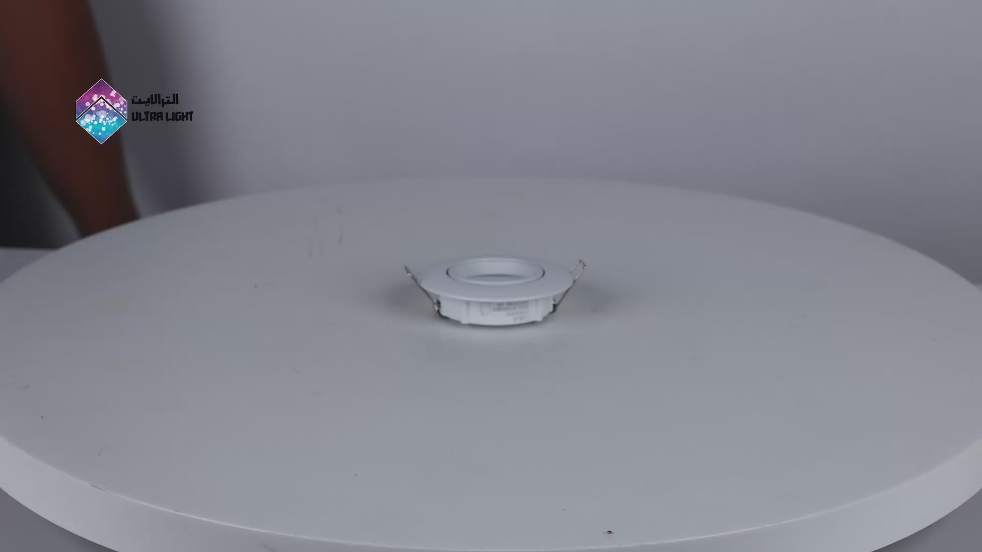 تحميل الفيديو: سبوت لايت فريم بقاعدة GU10 مع قاعدة قابل للتوجيه لإنارة احترافية (BA383)