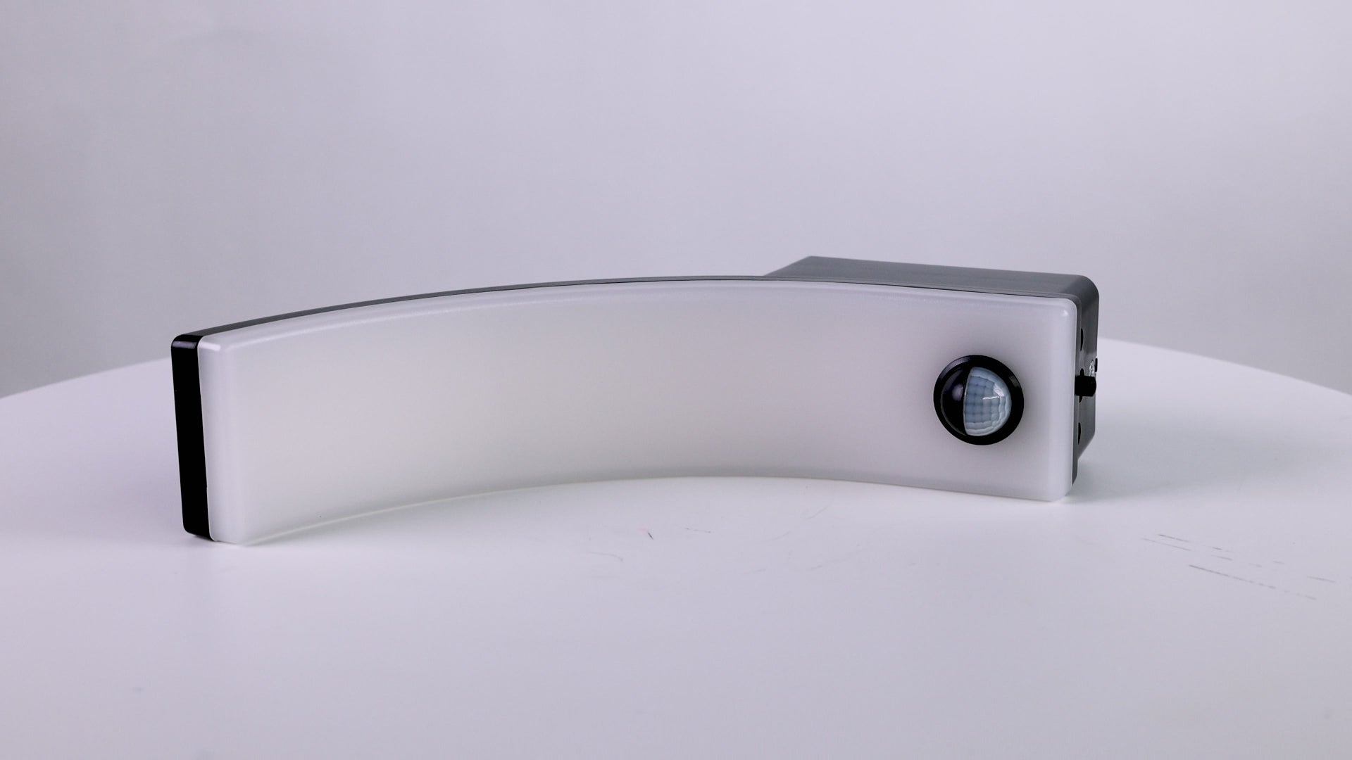 تحميل الفيديو: مصباح مع مستشعر الحركة - 3 تبديلات للإضاءة - ضمان 5 سنوات IP65 (ST53K)