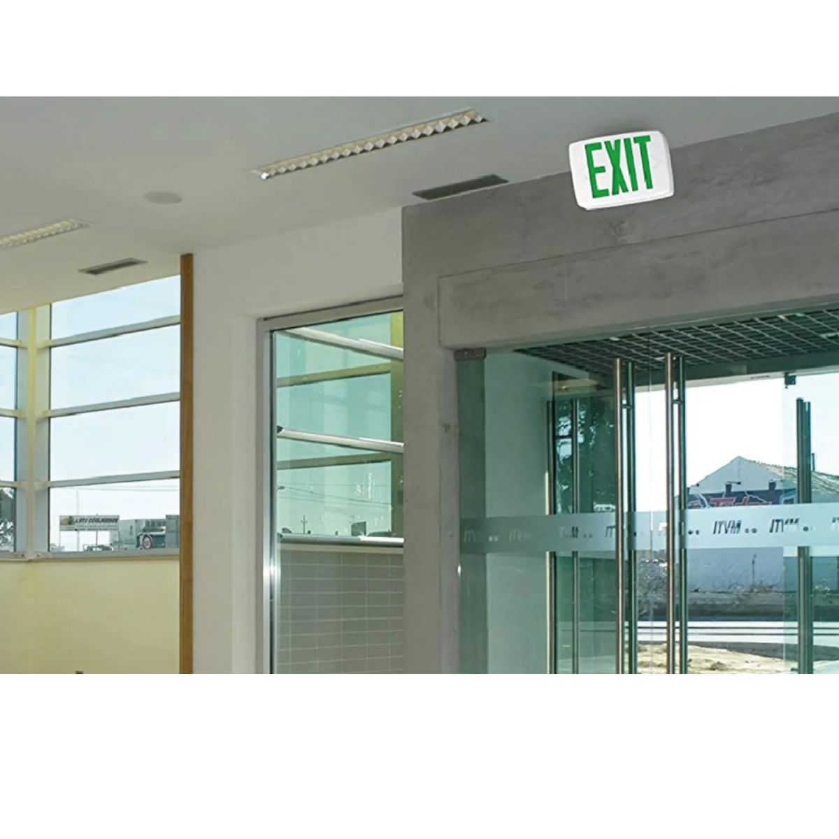 مصباح طوارئ ليد بإشارة خروج من الترا لايت – 2 واط، ضوء أخضر مع بطارية احتياطية وضمان 3 سنوات (CR‑7024AR)