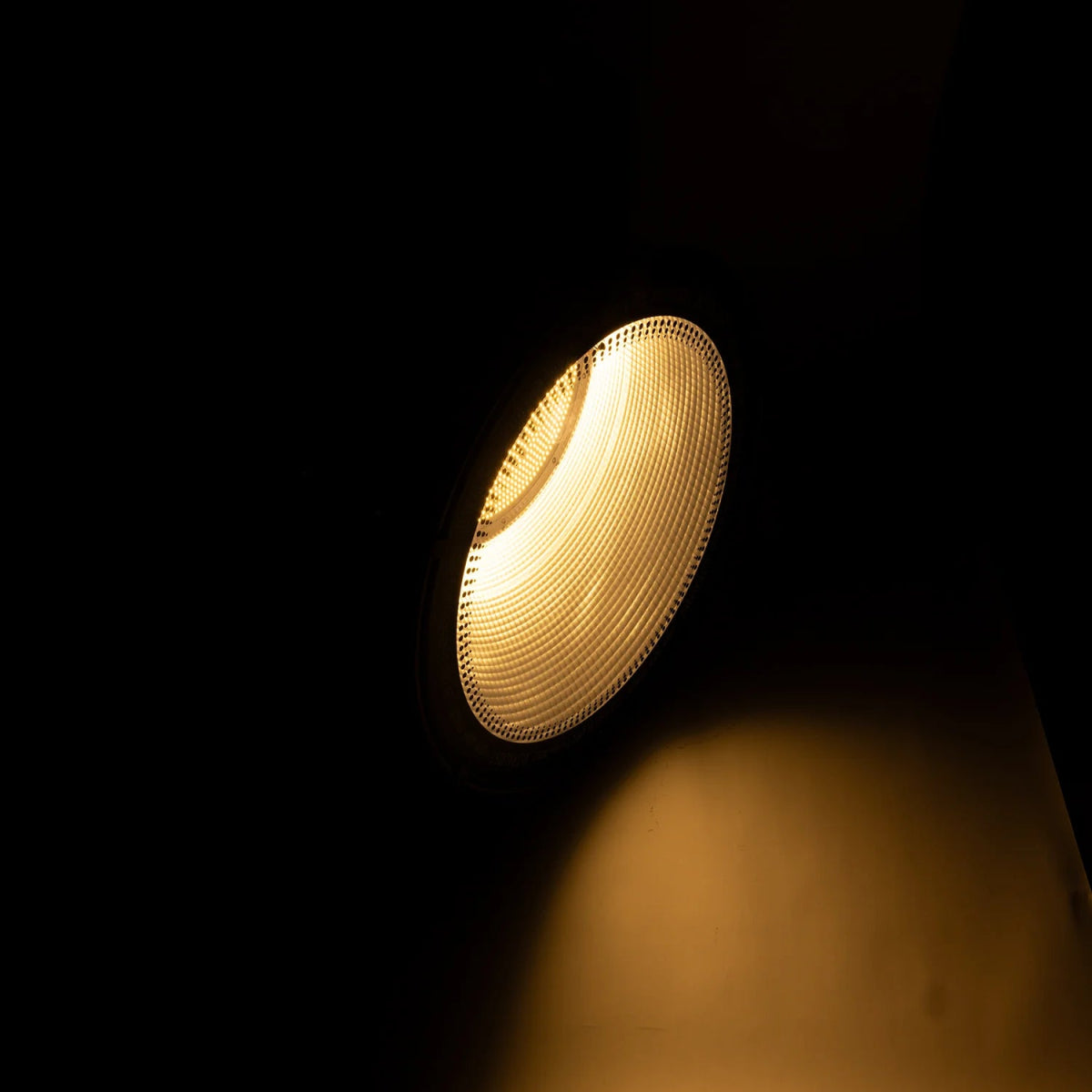 كشاف ليد عالي الأداء الترا لايت (AWS-328) – إضاءة صناعية خارجية مقاومة للماء 500 واط / 1000 واط