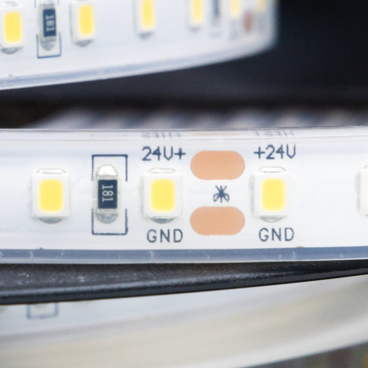 شريط إضاءة ليد مقاوم للماء  – إضاءة مرنة بسطوع عالي ومعيار حماية IP67
 (SMD2835-120P)