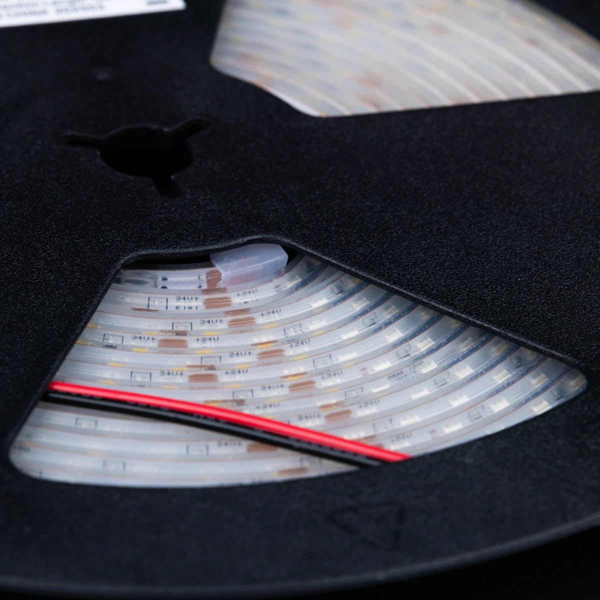 شريط إضاءة ليد مقاوم للماء  – إضاءة مرنة بسطوع عالي ومعيار حماية IP67
 (SMD2835-120P)