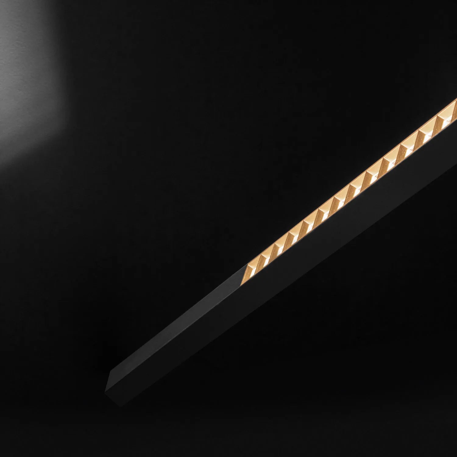 الترالايت مجموعة إنارة سكة مغناطيسية 11مم 24V - درجة وضوح اللون CRI>95 - قابل للتخفيت (BM-Family)