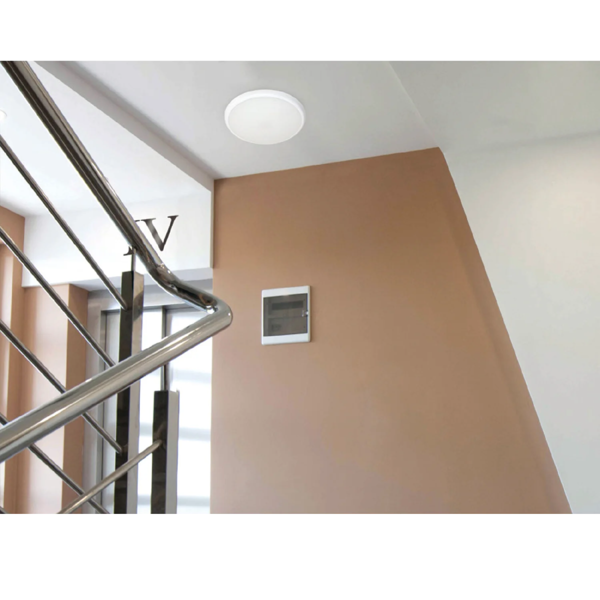 مصباح مع مستشعر الحركة من الترالايت - 22واط قابل للتعتيم  IP65 (ST707B) 