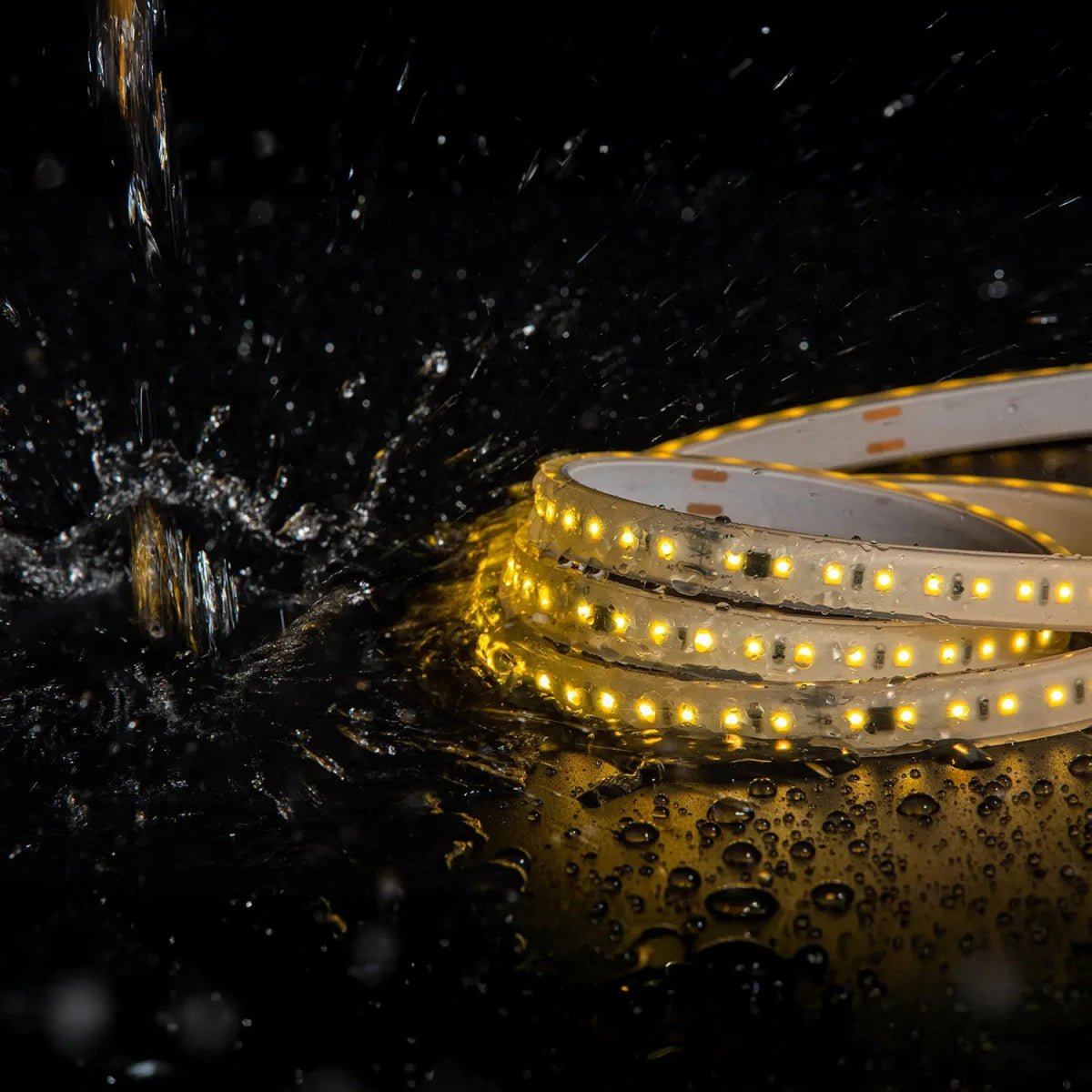 شريط إضاءة ليد مرن بطول 30 متر IP65 (DOA-2835-140P)